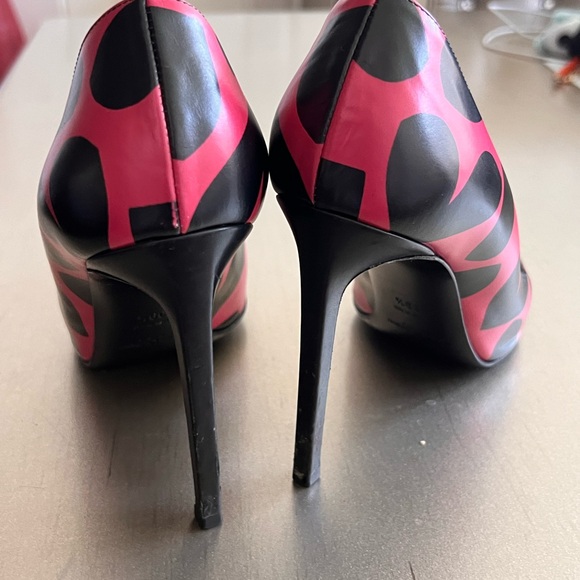 Saint Laurent YSL Pumps Big Heart Paris Pointed Toe Leather Heels. Size 39 1/2 - Picture 3 of 5